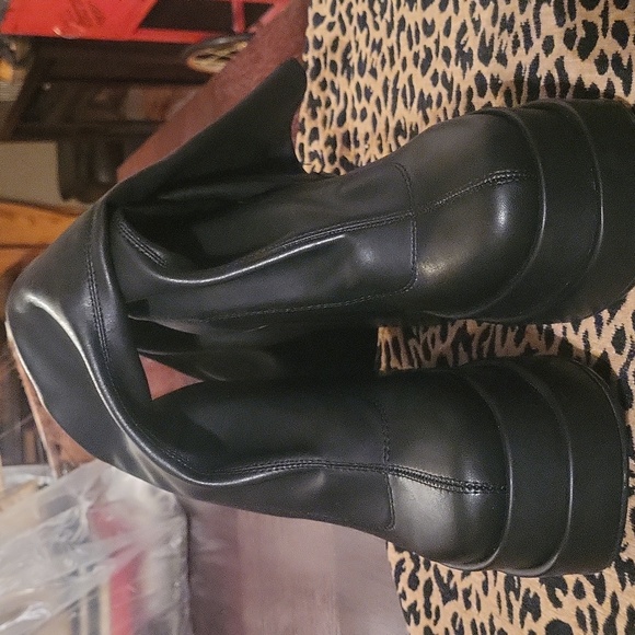 Steve Madden Black Platform Women's Boots - Picture 6 of 9